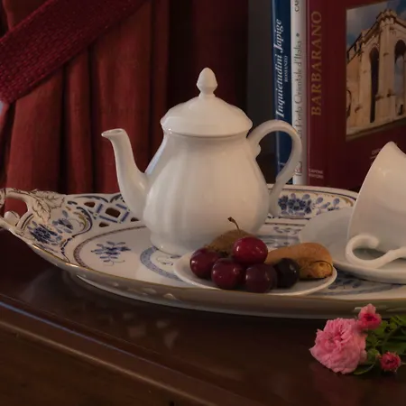 לינה וארוחת בוקר Palazzo Laura מורצ'יאנו די לאוקה