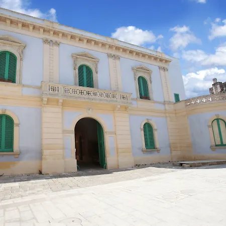 לינה וארוחת בוקר Palazzo Laura 4*