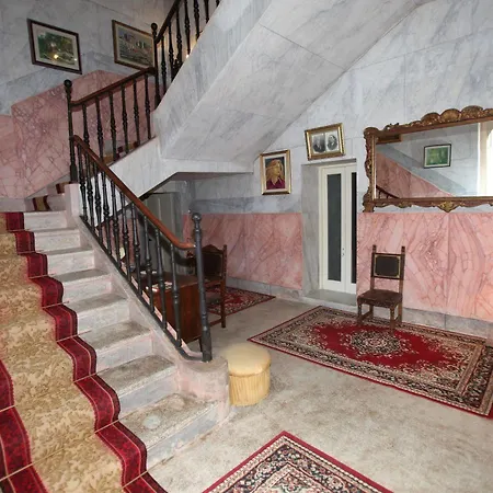 Palazzo Laura Bed & Breakfast