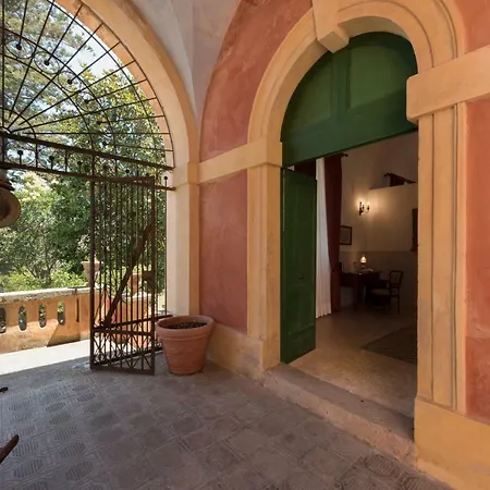 Palazzo Laura Bed & Breakfast