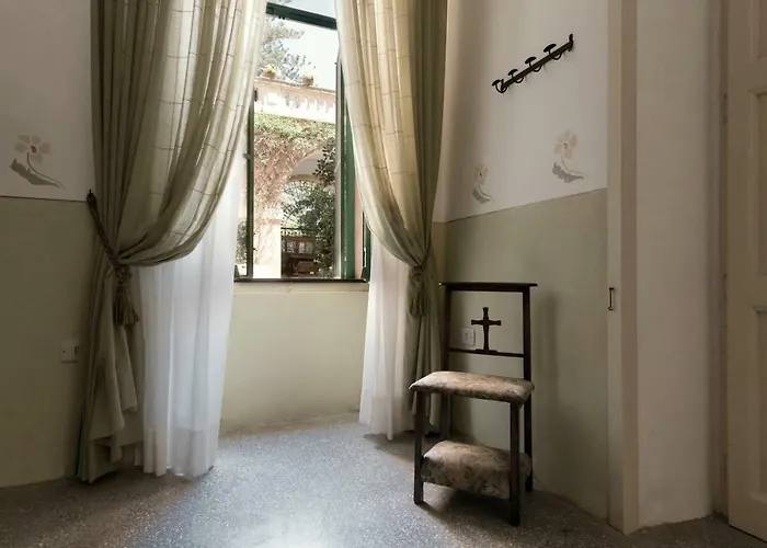 Palazzo Laura Bed & Breakfast 4*